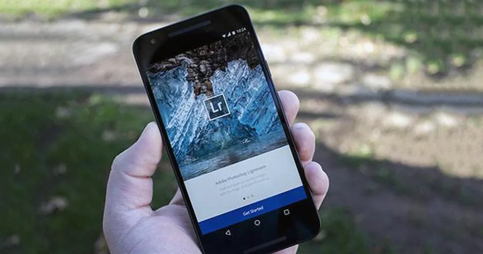 Apakah Adobe Lightroom tersedia untuk perangkat Smartphone?